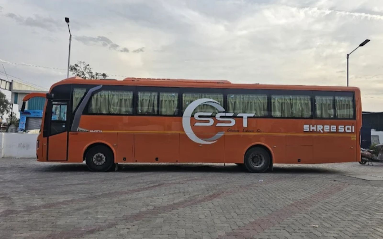 Agra Fort Visit Bus